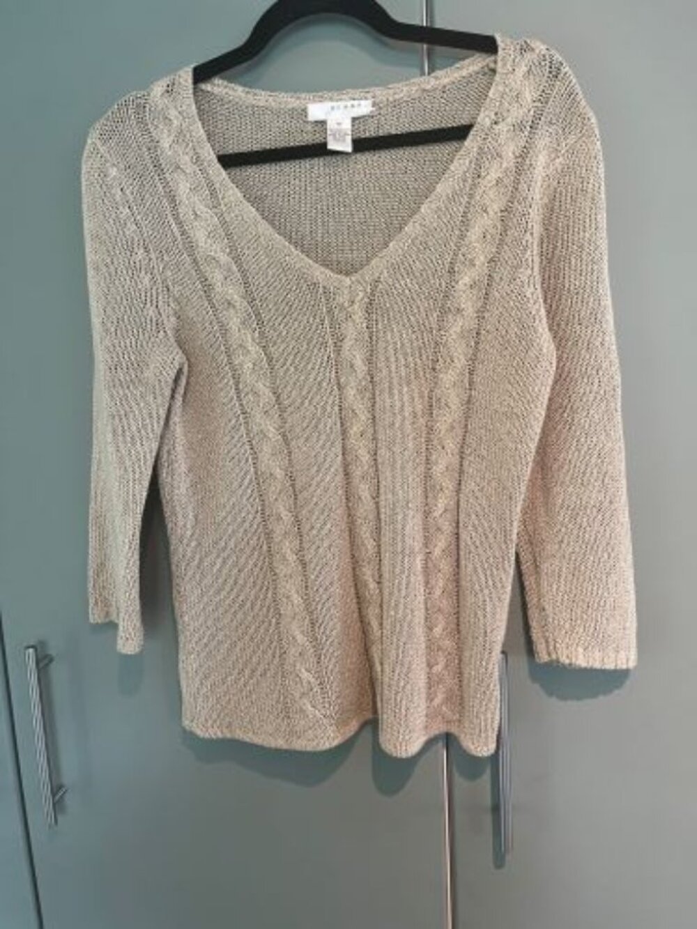 Womans lightweight v neck sweater 3/4 length sleeves, mgf Kenar